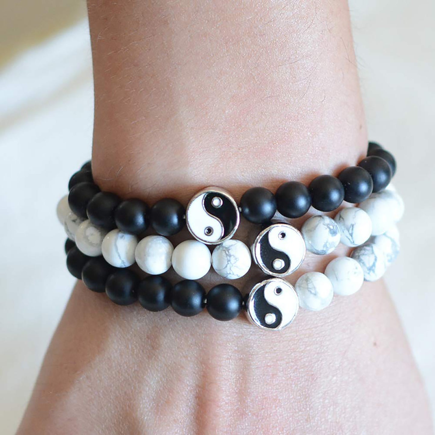 Fashion Men Women Taiji Yin Yang Feng Shui Charm Bracelet Natural White Turquoise and Black Beaded Couple Bracelets Friendship Distance Bracelet Jewelry